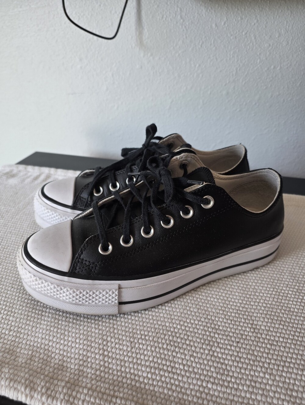 Chuck Taylor All Star Lift Low Top Leather Sneakers
